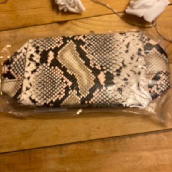 TARTE Fab & Faux Makeup Bag Faux Snake Skin Pattern NEW - Picture 3 of 3